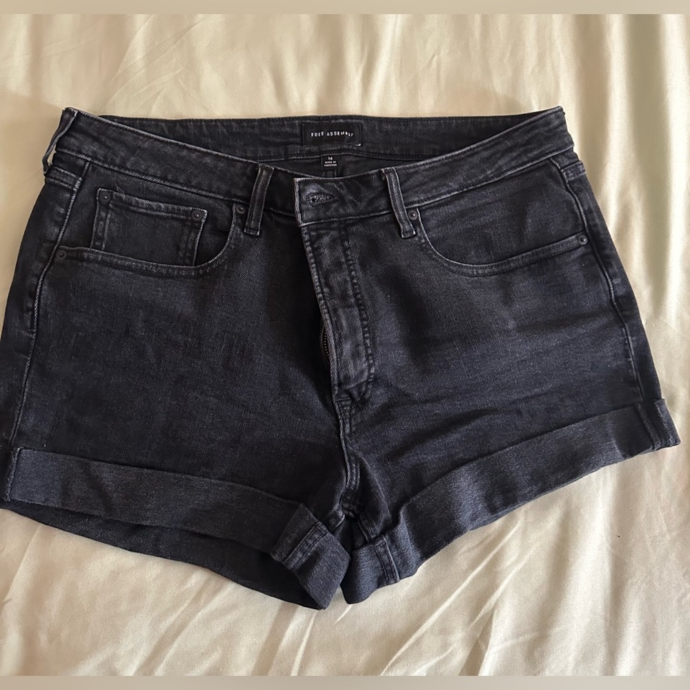 Free Assembly Women’s Rolled Cuff Jean Shorts